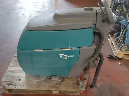 TENNANT T3 FAST COMMERCIAL FLOOR SCRUBBER 