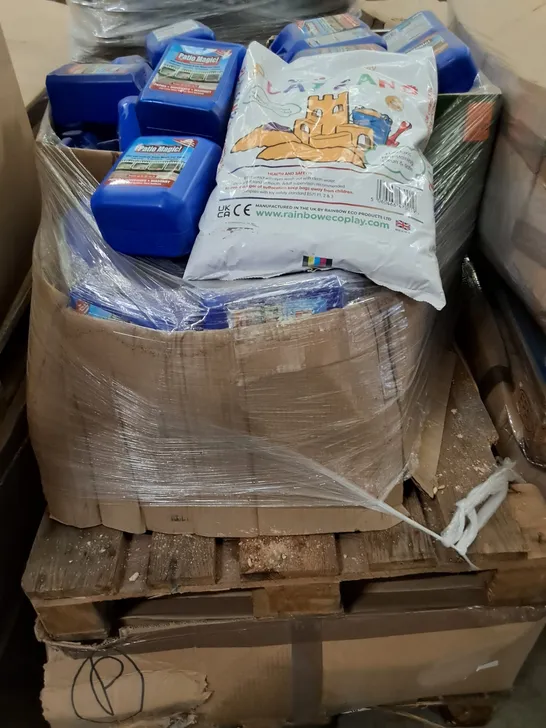 PALLET CONTAINING A LARGE QUANTITY OF 15KG BAGS OF ECO PLAY SAND AND 2.5KG PATIO MAGIC