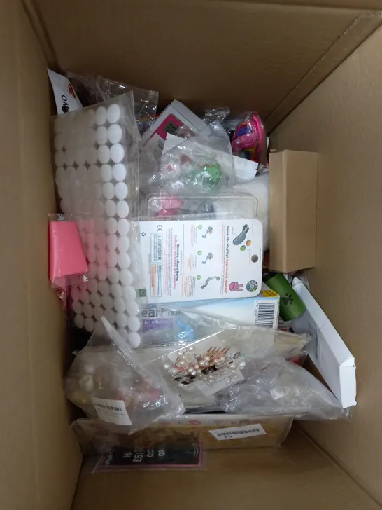 BOX OF ASSORTED ITEMS - TO INCLUDE - SUN SET PICTHER / SUPER MARIO TOYS / LIGHTING AV ADAPTER 