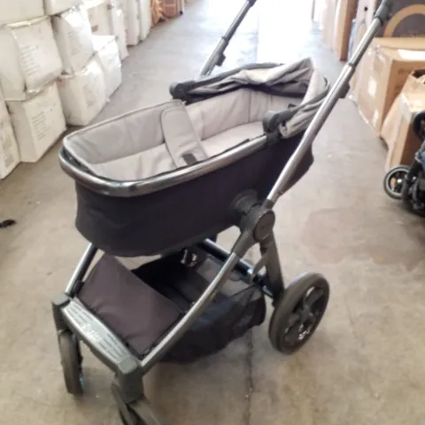 OYSTER GREY STROLLER & CARRY COT