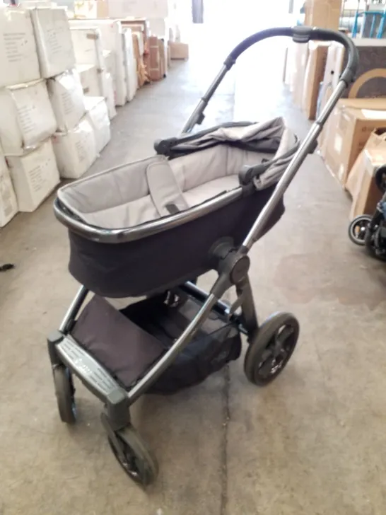 OYSTER GREY STROLLER & CARRY COT