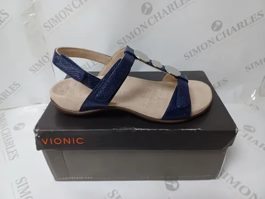 BOXED PAIR OF VIONIC ORTHOTIC REST FARRA FLAT STRAPPY SANDALS W/ FMT TECHNOLOGY - UK SIZE 6, NAVY