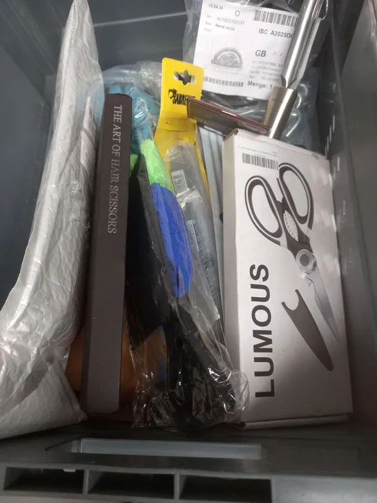 BOX OF APPROXIMATELY 20 HOUSEHOLD ITEMS TO INCLUDE - LUMOUS KITCHEN SCISSORS - NGT HOOKS TO NYLON ASSORTED SIZES - HORUSDY RECIPROCATING SAW BLADE SET - ETC - COLLECTION ONLY 