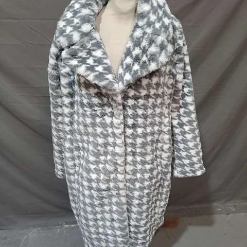 CENTIGRADE HOUNDSTOOTH COAT IN GREY/WHITE SIZE M