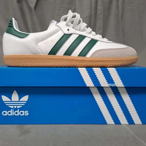 BOXED PAIR OF ADIDAS SAMBA OG SHOES IN WHITE/GREEN UK SIZE 9