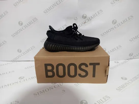 YEEZY BOOST 350 V2 IN BLACK - UK 5