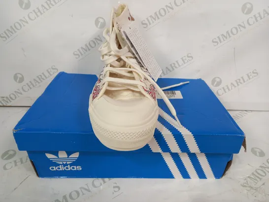 BOXED PAIR OF ADIDAS NIZZA RF PLATFORM M SHOES IN WHITE W. FORAL PATTERN UK SIZE 7