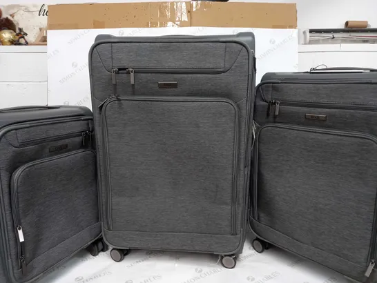 PARKER 8 WHEEL SUITCASE 3 PEICE SET (BOX WATER DAMAGED)  RRP £249.55