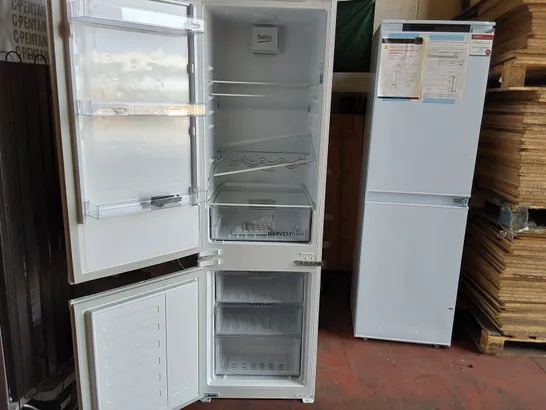 BEKO FRIDGE FREEZER - WHITE 