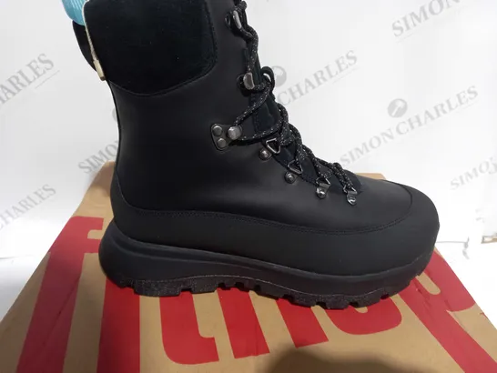 BOXED PAIR OF FIFTLOP NEO-D-HIKER ALL BLACK SIZE 8 