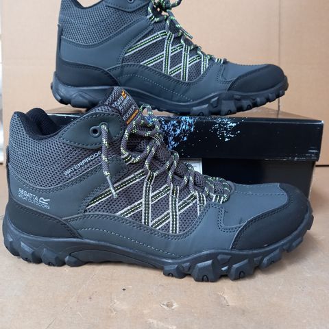 PAIR OF REGATTA "EDGEPOINT MID WP WALKING BOOTS UK SIZE 9