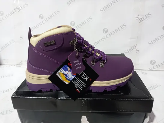 JOHNSCLIFFE TREK LAIDIES WATERPROOF HIKING BOOTS PURPLE SIZE 6