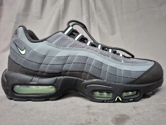 BOXED PAIR OF NIKE AIR MAX 95 SHOES IN BLACK/GREY/VAPOR GREEN UK SIZE 8