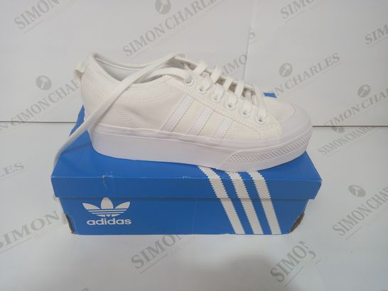 BOXED PAIR OF ADIDAS SHOES IN WHITE UK SIZE 6