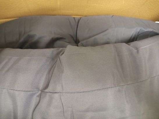 RACE LEAF FLOOR CUSHION IN GREY