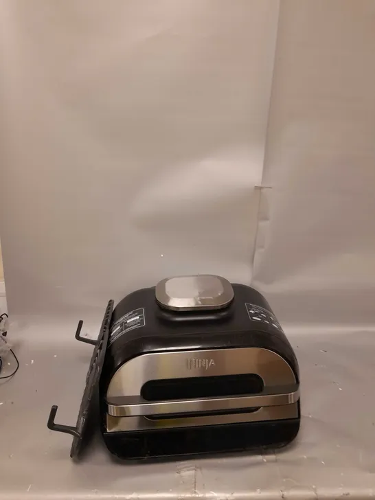 BOXED NINJA FOODI MAX HEALTH GRILL & AIR FRYER WITH AUTO IQ AG551UK