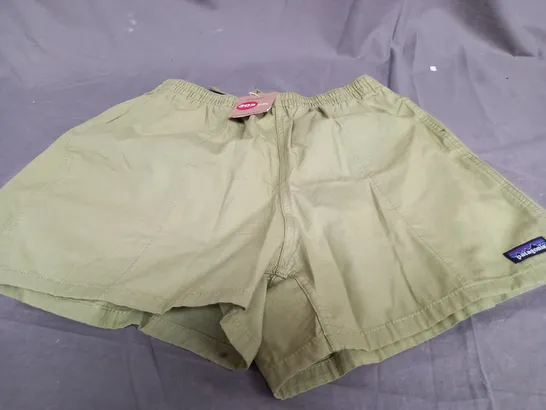 PATAGONIA FUNHOGGERS SHORTS IN GREEN - MEDIUM