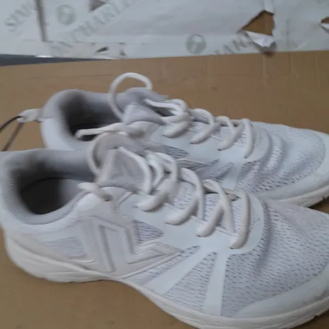 BOXED VIONIC 333 MILES TRAINERS IN WHITE SIZE 7