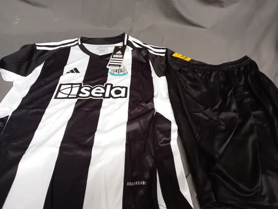 ADIDAS NEWCASTLE FOOTBALL SHIRT WITH SHORT - SIZE 28 KIDS