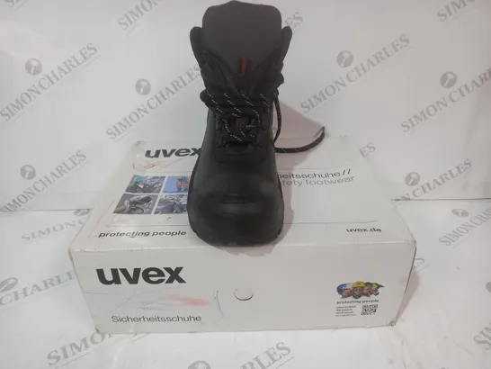 BOXED PAIR OF UVEX BOOTS IN BLACK EU SIZE 39