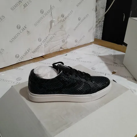 BOXED KENNETH COLE BLUE AN BLACK SNAKESKIN TRAINERS SIZE 5