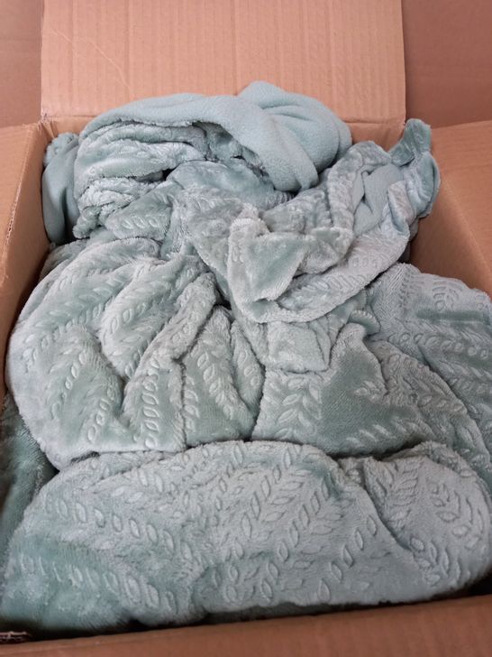 COZEE HOME AVA FAUX SUEDE & FAUX MINK DUVET SET- SAGE GREEN, KING