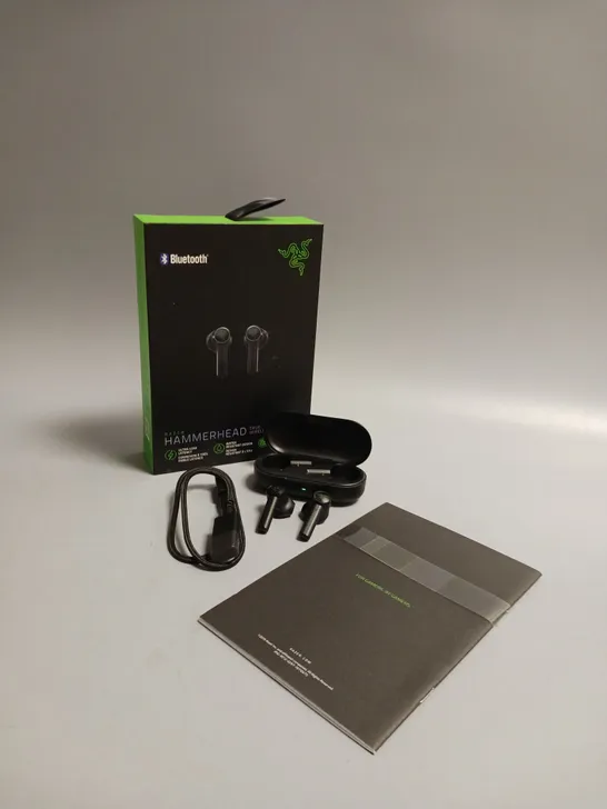 BOXED RAZER HAMMERHEAD TRUE WIRELESS EARBUDS IN BLACK AND GREEN INCLUDES CHARGING CASE AND CABLE