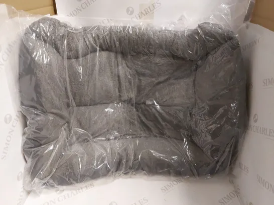 GREY PLUSH PET BED - SIZE UNKNOWN