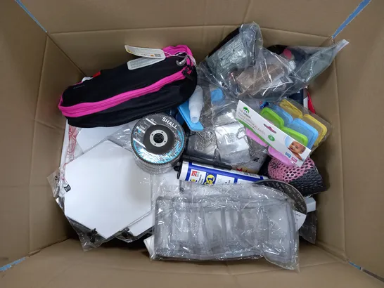 APPROXIMATELY 20 ASSORTED HOUSEHOLD ITEMS TO INCLUDE BABYPIPKIN FOOD STORAGE POTS, TEC CT1 BLACK SEALAMT, 1.25kg PLATES, ETC