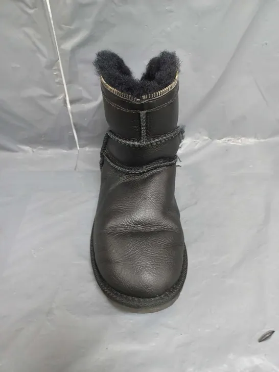 EMU FLEECE LINED BLACK WATER RESISTANT ANKLE BOOTS SIZE 7