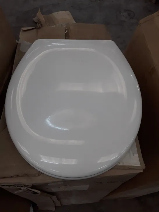 BRAND NEW TOILET SEAT