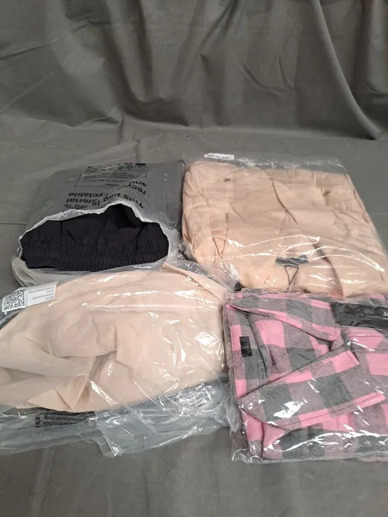 BOX OF APPROXIMATELY 20 ASSORTED CLOTHING AND FASHION ITEMS IN VARIOUS STYLES AND SIZES TO INCLUDE TOPS , DRESSES , JEANS , ETC