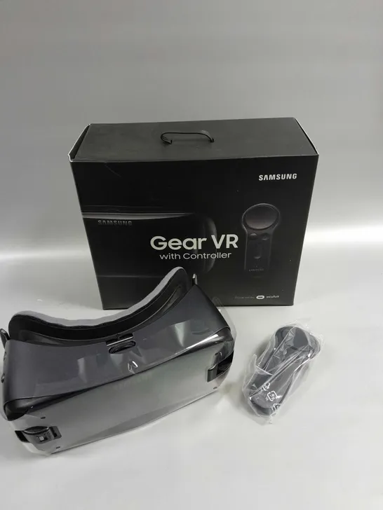 BOXED SAMSUNG OCULUS GEAR VR & CONTROLLER 