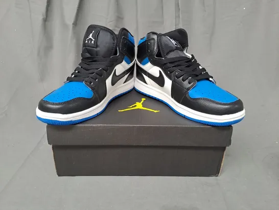 BOXED PAIR OF NIKE AIR JORDAN SHOES IN BLACK/WHITE/BLUE UK SIZE 5.5