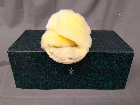 BOXED PAIR OF EMU AUSTRALIA MAYBERRY SLIPPERS IN LEMON SIZE 7