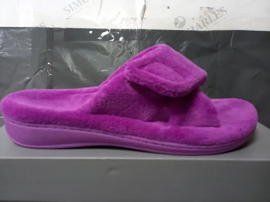 VIONIC INDULGE RELAX SLIPPERS IN PURPLE - SIZE 7