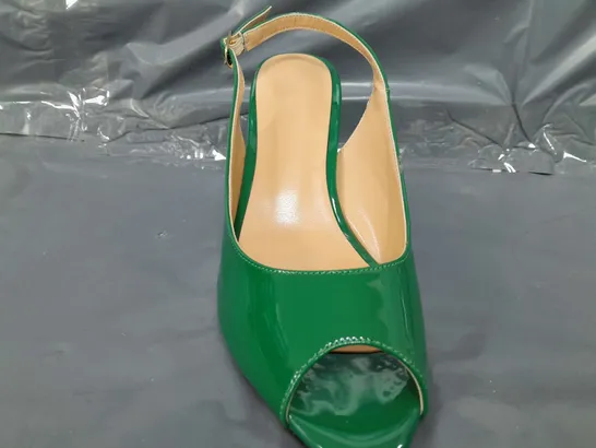 BOXED PAIR OF DESIGNER PEEP TOE HEELED SHOES IN GREEN EU SIZE 36