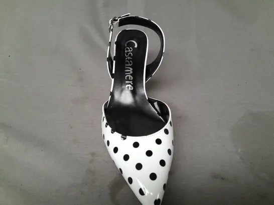 BOXED PAIR OF CASTAMERE POINTED TOE SLINGBACK HEELS IN WHITE W. BLACK SPOTS EU SIZE 40