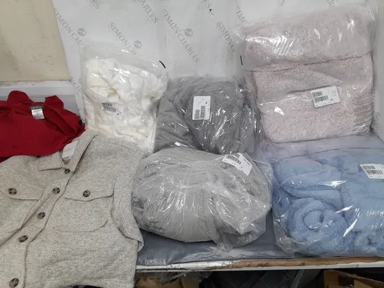 BOX OF APPROXIMATELY 10 ASSORTED PIECES OF CLOTHING IN VARIOUS STYLES, SIZES, AND BRANDS 