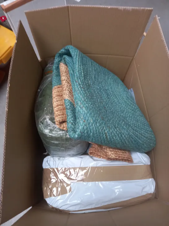 LARGE BOX OF ASSORTED ITEMS TO INCLUDE RUG AND FENCE SCREENS 