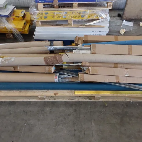 PALLET TO CONTAIN A LARGE QUANTITY OF ASSORTED CARPET GRIP RODS 