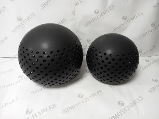 BOXED K BY KELLY HOPPEN SET OF 2 INDOOR OUTDOOR ORBS 25CM AND 30CM IN BLACK 