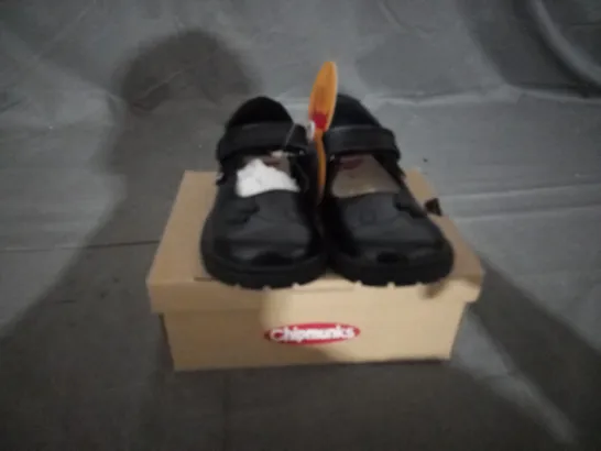 APPROXIMATELY 10 BOXED PAIR OF CHIPMUNKS KIDS PAIGE SHOES IN BLACK SIZE 7 