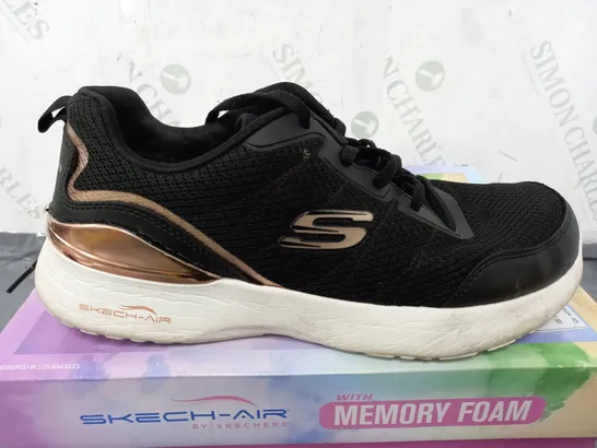 SKECHERS SKECH-AIR TRAINERS IN BLACK - UK 6