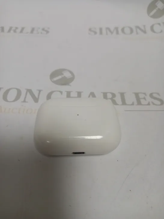 APPLE AIRPODS (2ND GENERATION)