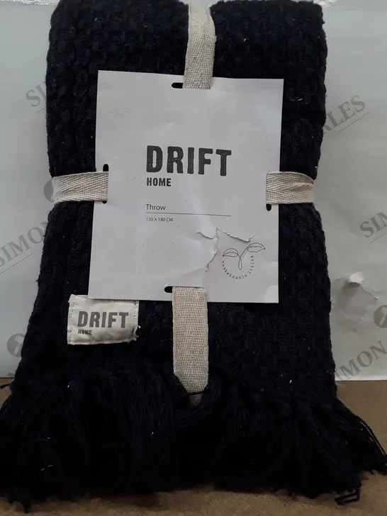 DRIFT HOME THROW IN NAVY 130 CM X 180CM