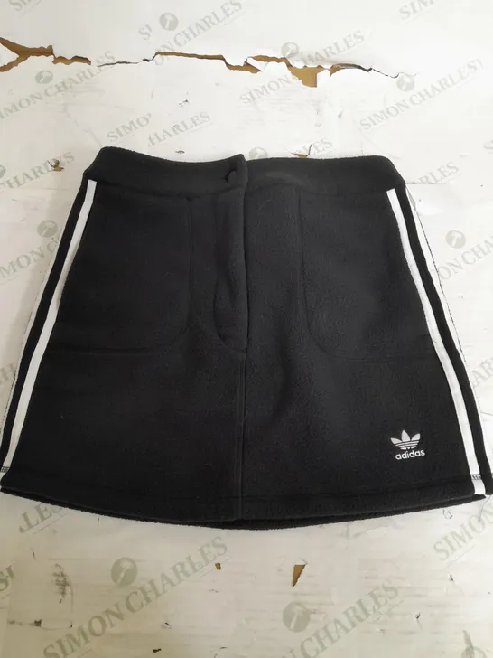 ADIDAS FLEECE SHORTS IN BLACK - UK 8