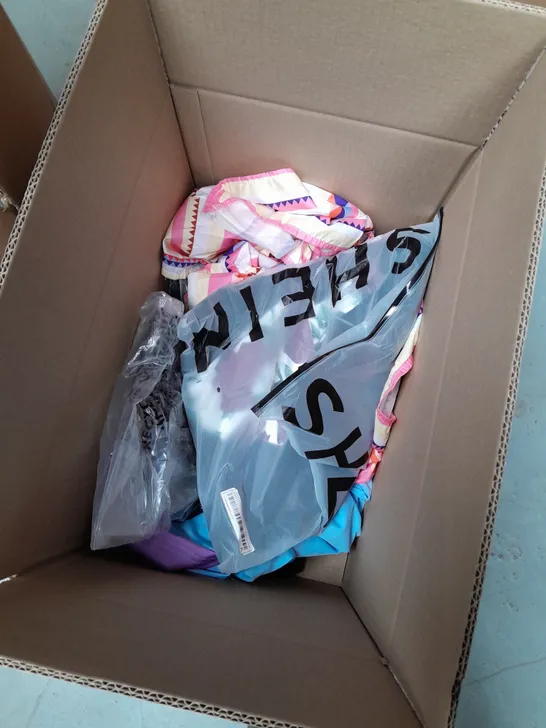 BOX OF APPROX 10 X ASSORTED ITEMS OF WOMEN'S CLOTHING. INCLUDES; DRESSES ETC