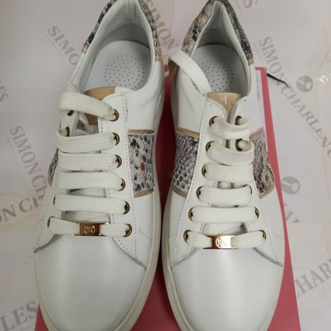 BOXED PAIR OF MODA IN PELLE SIZE 39EU WHITE-SNAKE LEATHER BRALLA TRAINER