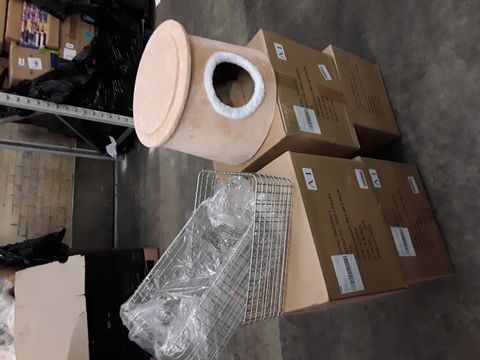PALLET OF ASSORTED ITEMS TO INCLUDE: CAT HOUSES, WIRE BASKETS
